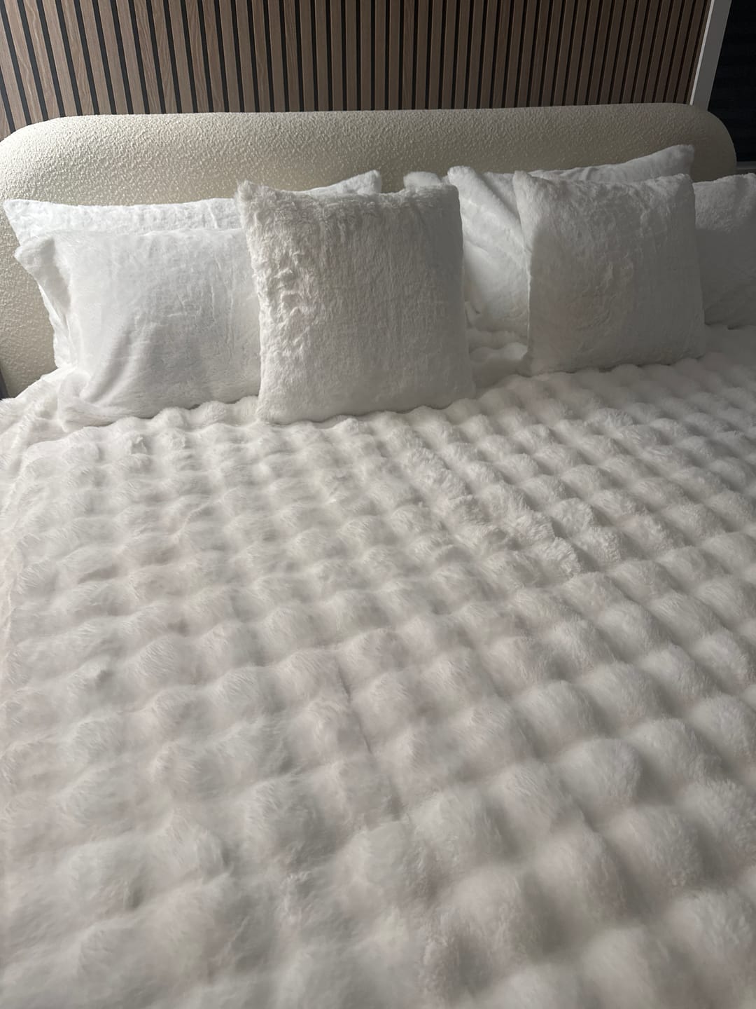 Customer photo review of CYRA Long Velvet Bedding Set
