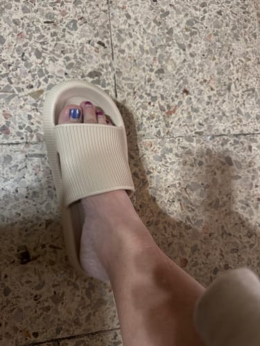 Customer photo review of HappyFlops