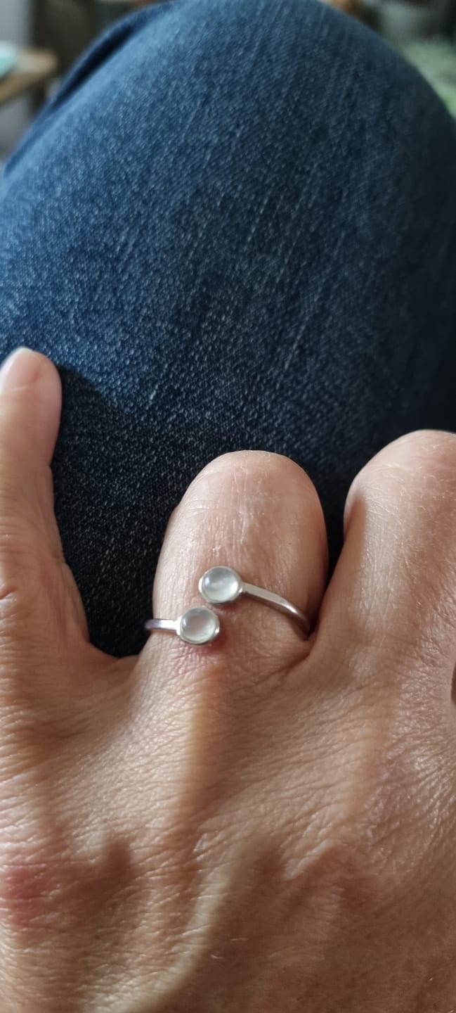 Customer photo review of Olivenorma "Blue Gum and Bird" Mondsteinhalskette