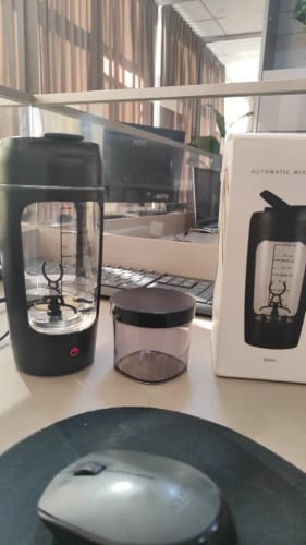 Customer photo review of Taza mezcladora eléctrica de proteína en polvo de 500ML, agitador automático, botella mezcladora, botella batidora, leche, café, hervidor para gimnasio al aire libre
