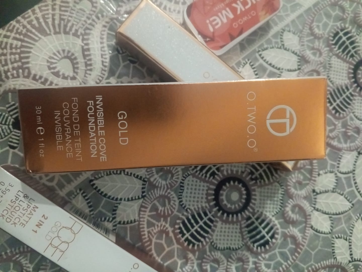 Customer photo review of O.TWO.O INVISIBLE COVER FOUNDATION