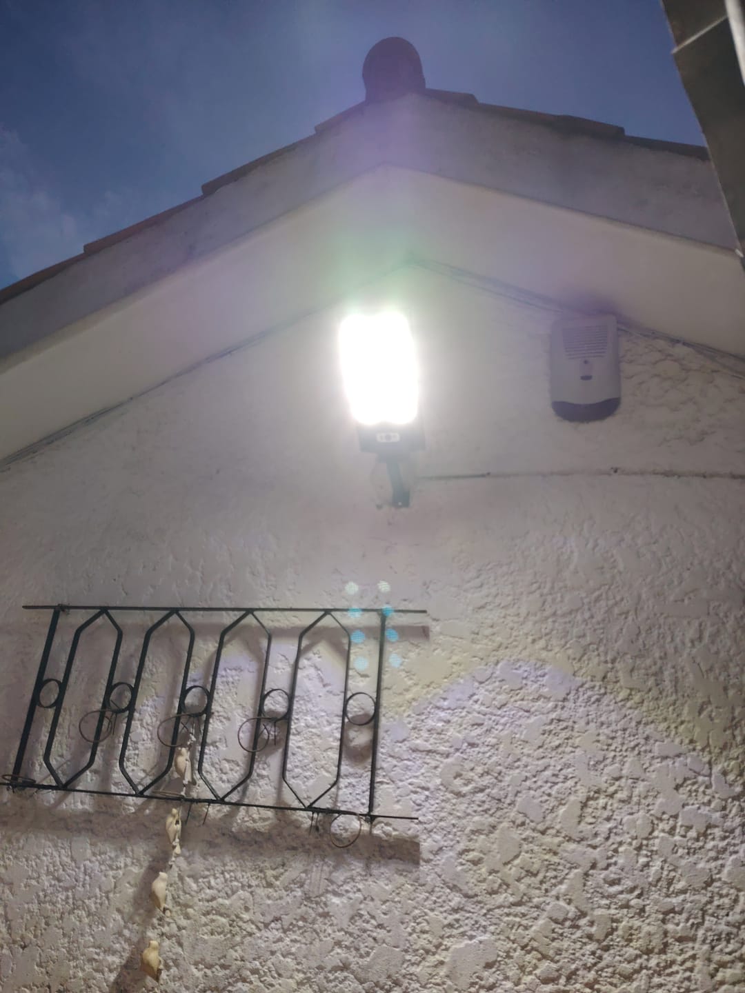 Customer photo review of Foco Solar 240 Led 150w W789A con Control Remoto