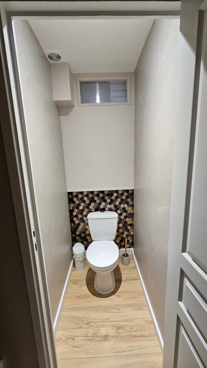 Customer photo review of Panneau Mural Salle de bain SPC Marbre Beige Taupe Mat – Étanche