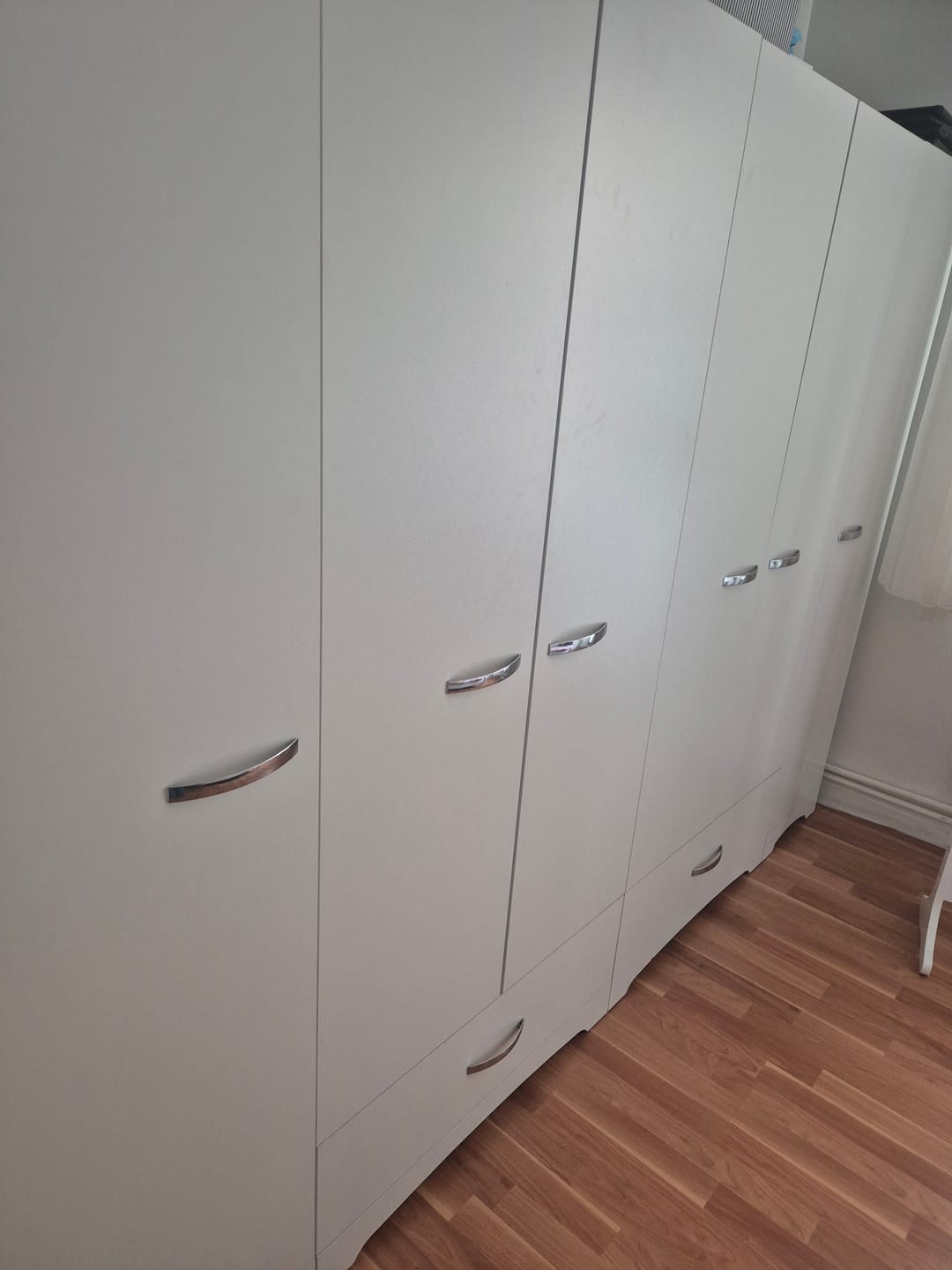 Customer photo review of Rani F4 Geniş Gardırop Elbise Dolabı 6 Kapaklı 2 Çekmeceli 12 Raflı 2 Askılı Tek Modül Beyaz