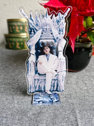 Customer photo review of KPOP Acrylic Double-sided Standing Ornament