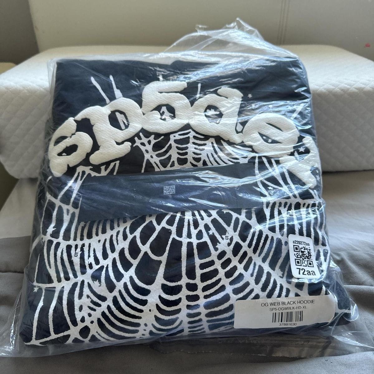 Customer photo review of SP5DER OG WEB HOODIE BLACK