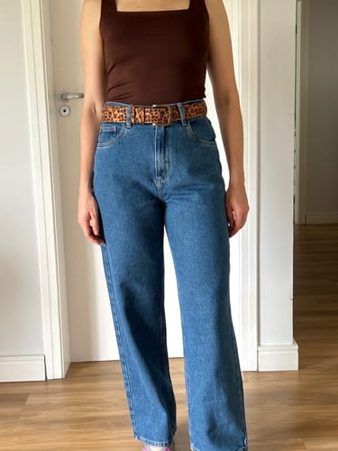 Ana Carolina L. review of Calça Jeans Reta Araçá Azul Médio image 1 out of 1