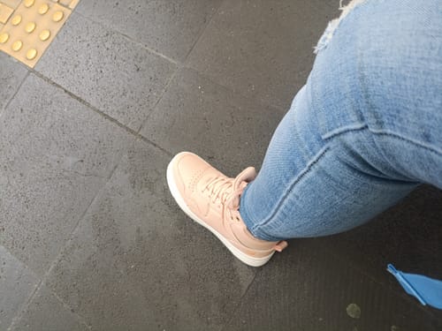 Customer photo review of Tenis Bota Lori Women