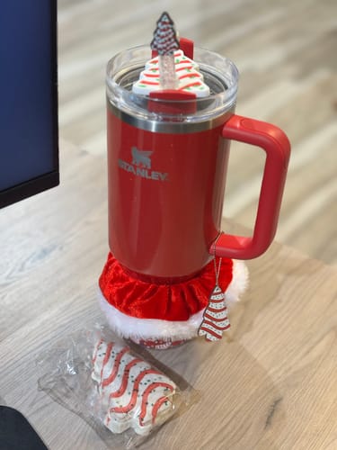 Customer photo review of Christmas Cakes Tumbler Boot -fits 20-40oz New!