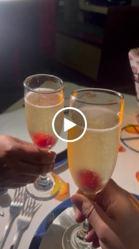 Customer video review of Cena Romántica Buen Mes