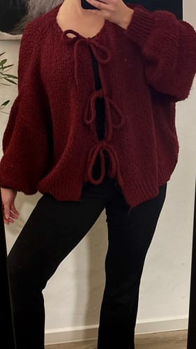 Customer photo review of Helena Schleifen Strickjacke - Weinrot