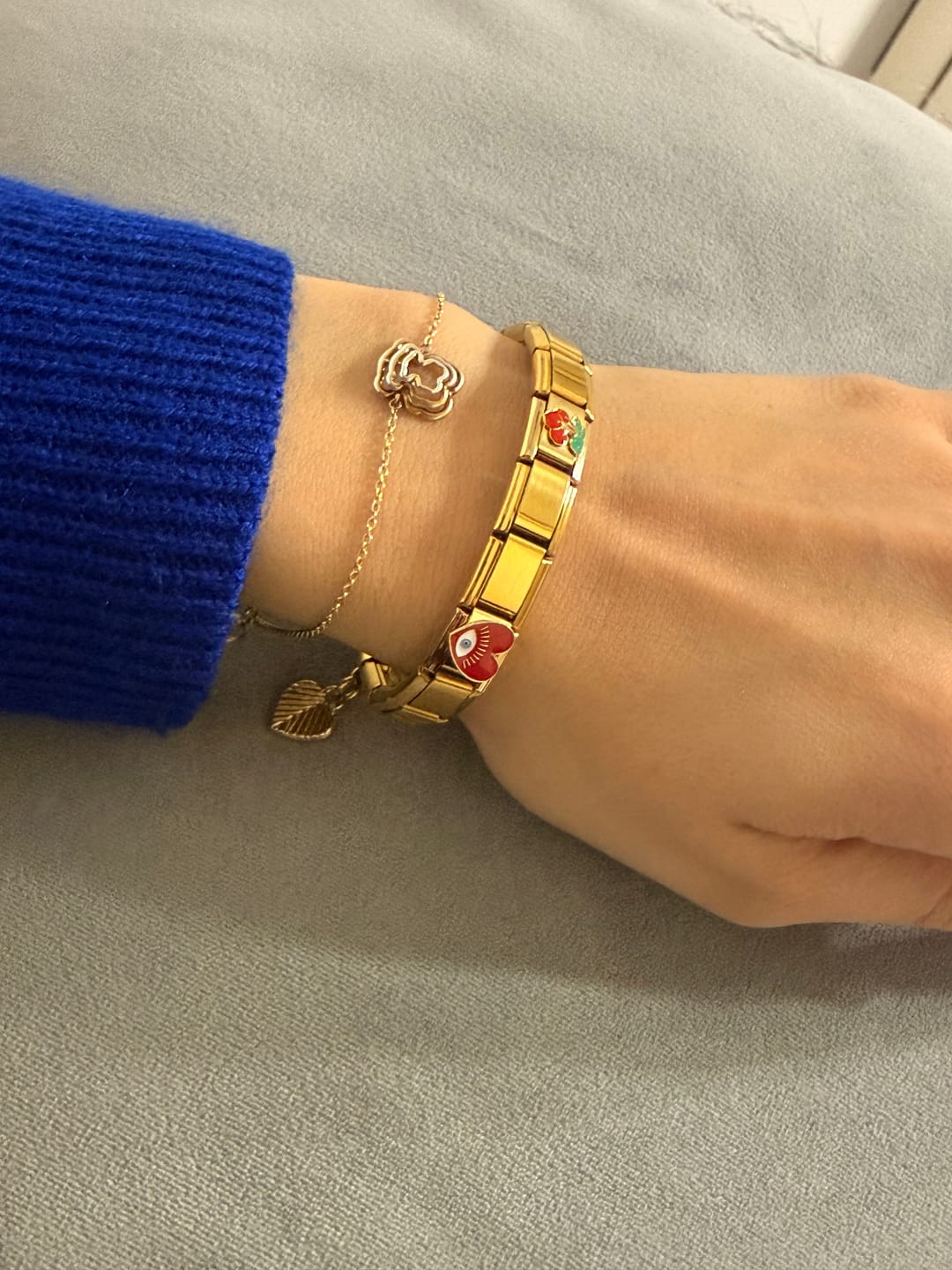 Customer photo review of Charm Ojo Corazón Rojo