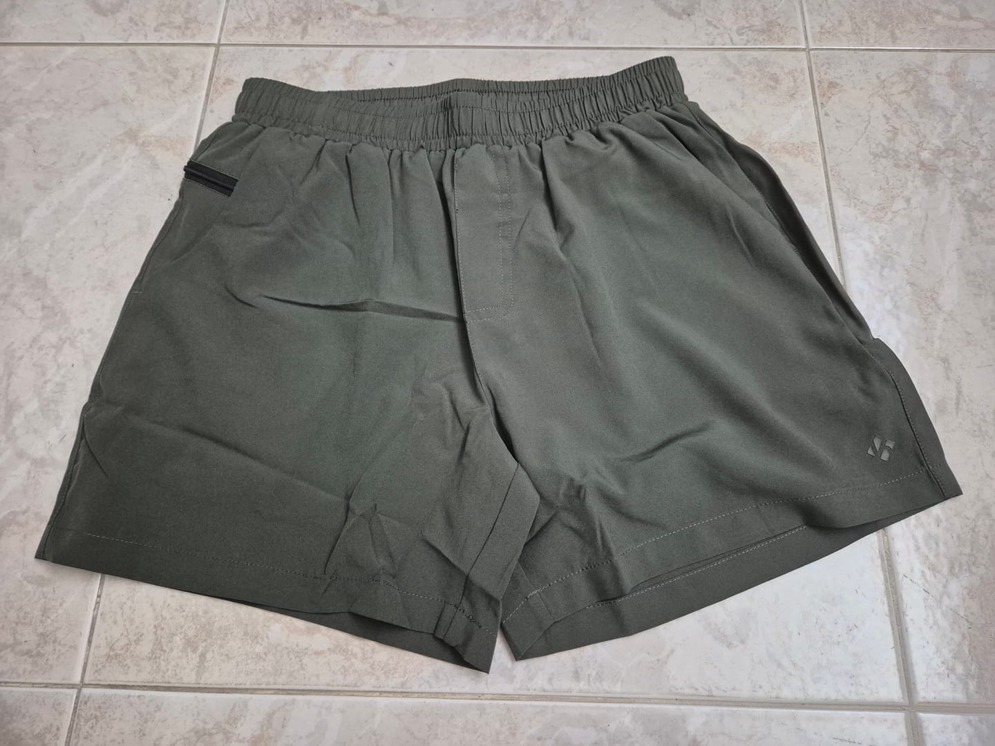 Customer photo review of 5" Axis Shorts