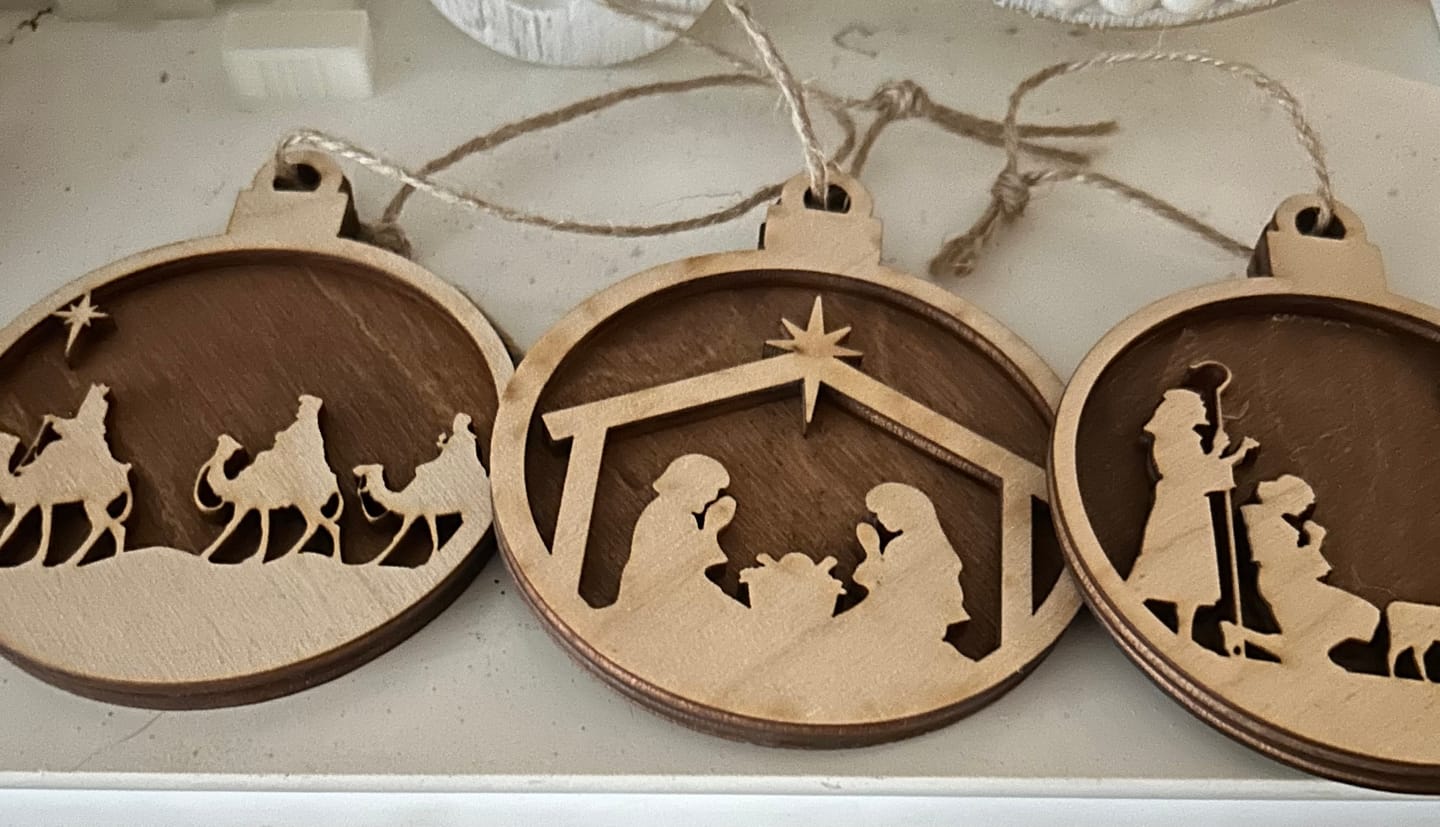 Customer photo review of Wooden Nativity Christmas Ornament Set