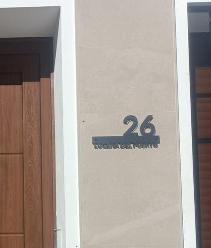 Customer photo review of Numero civico e testo sagomato modello Line 02 Acrilico