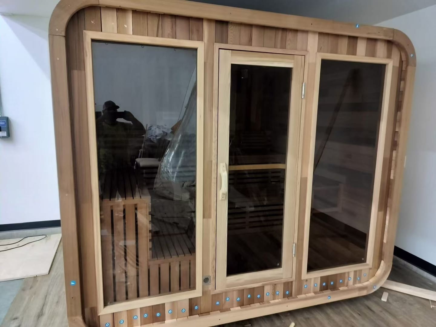 Customer photo review of Smartmak® 6 People Wood Outdoor Square Sauna Room - Square 2