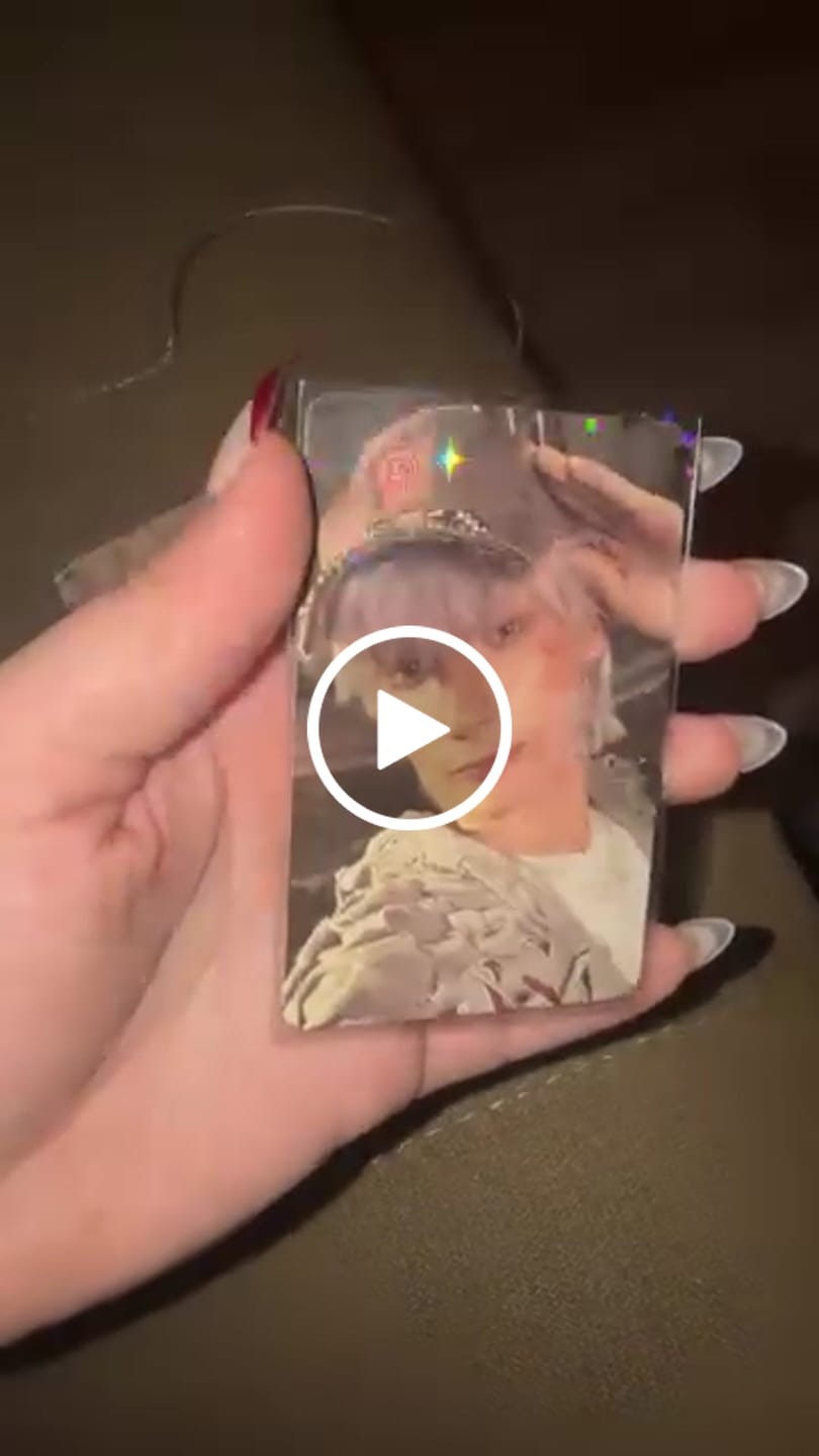 Customer video review of PREMIUM HOLOGRAPHIC PHOTOCARD SLEEVES - STAR VERSION