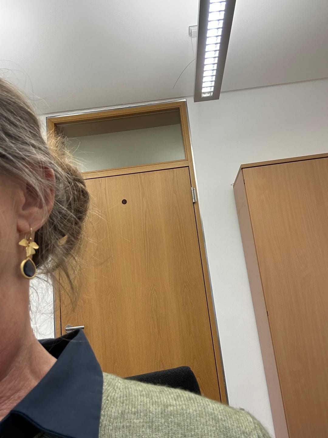 Customer photo review of Ohrhänger und vierblättrige Blüte mit facettiertem Tropfen in Nachtblau von Janne von der Heide