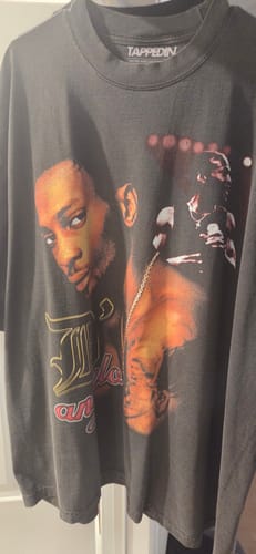 Customer photo review of "D'Angelo" T-Shirt