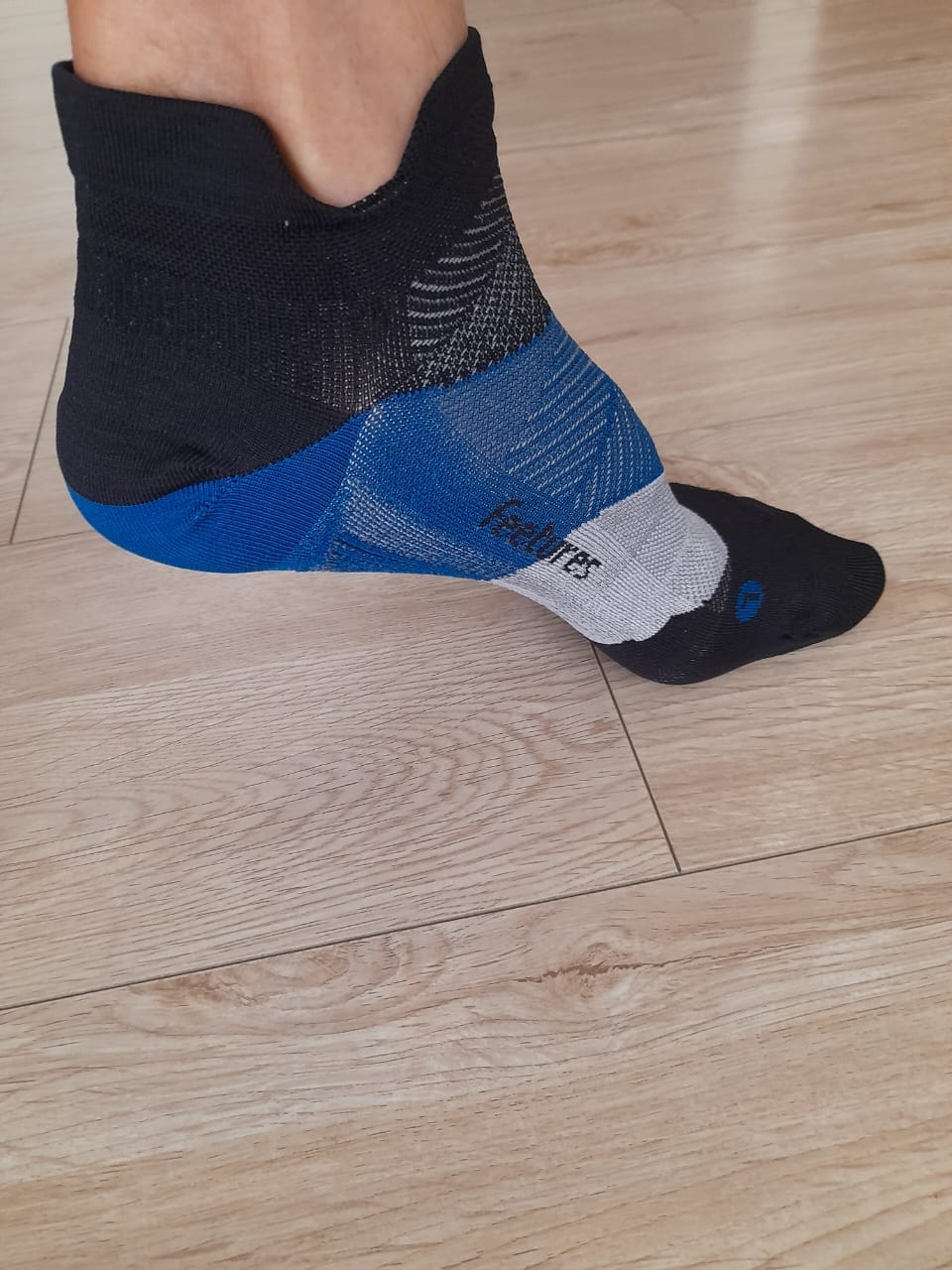 Customer photo review of Feetures Elite Ultra Light No Show Tab Black Sea