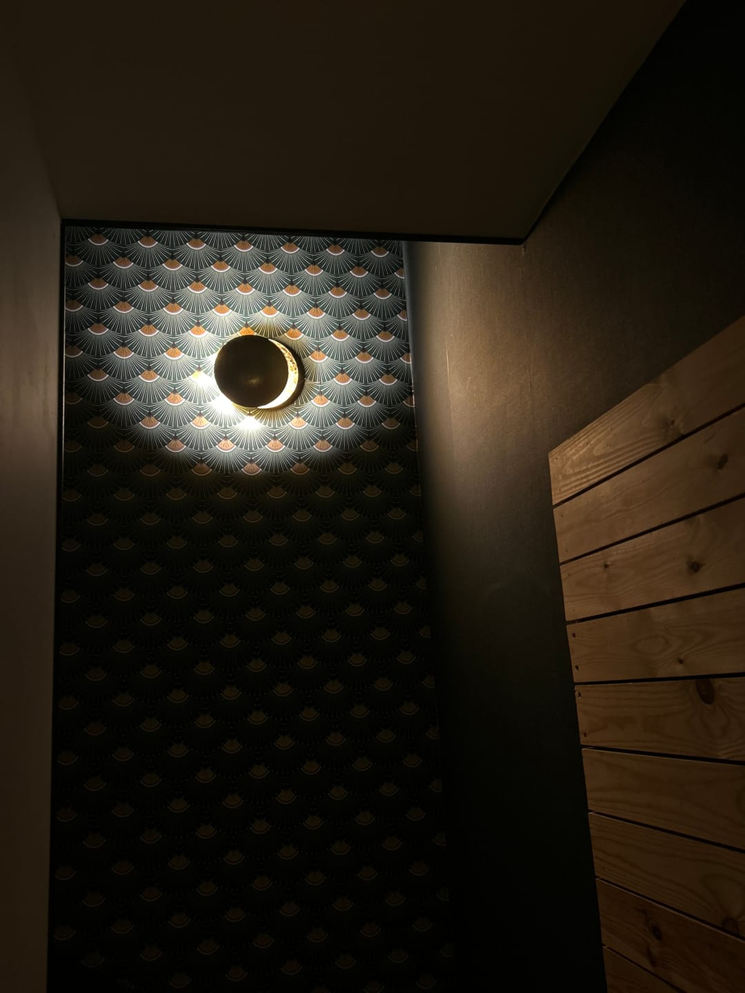 Customer photo review of Applique Murale - Art Scandinave Moderne en forme d'éclipse.