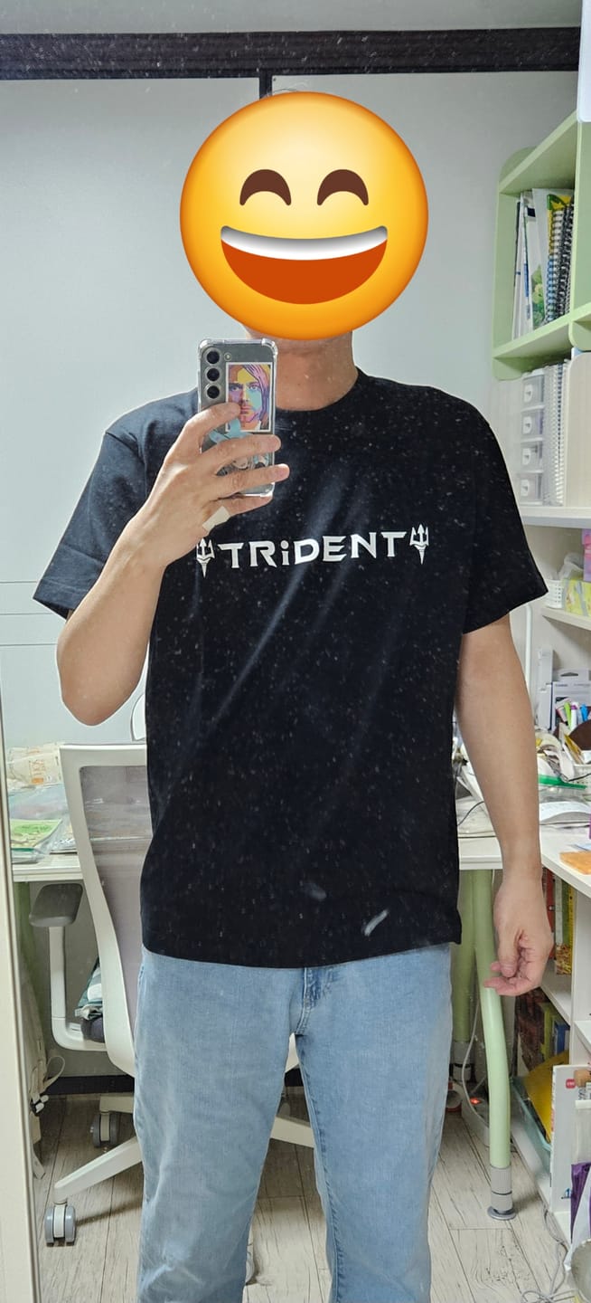 Customer photo review of TRiDENT Logo T-shirt