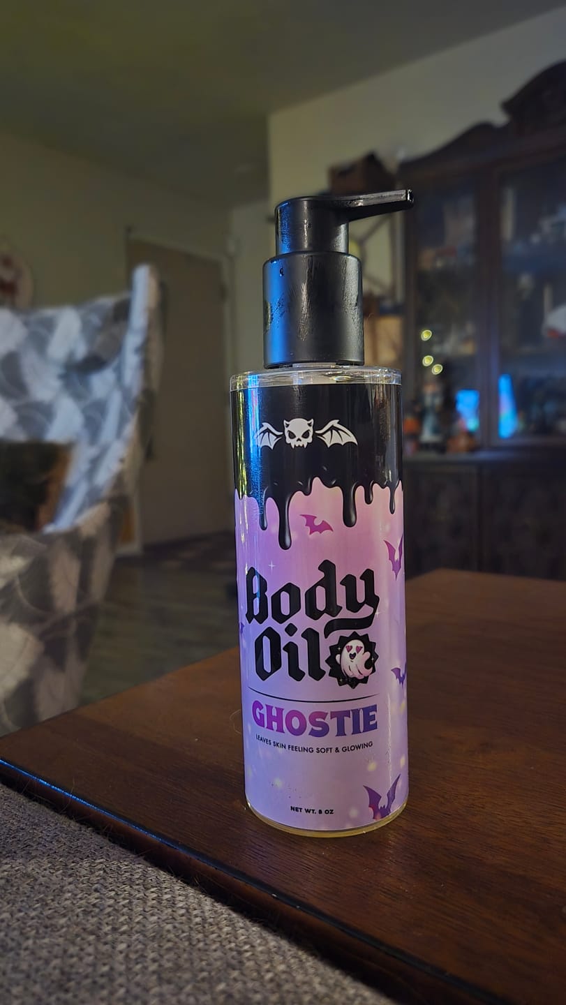 Customer photo review of Ghostie Body Oil
