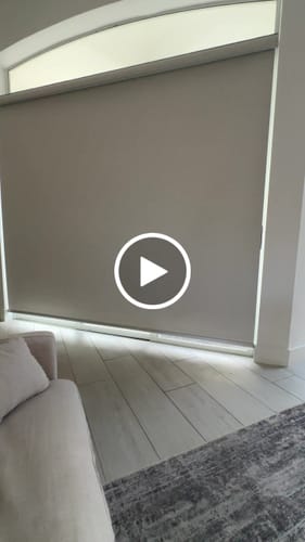 Customer video review of SmartWings Motorized Roller Shades 100% Blackout Linen
