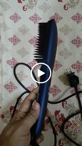 Customer video review of 2-in-1 Ionic Hair Straightener Brush