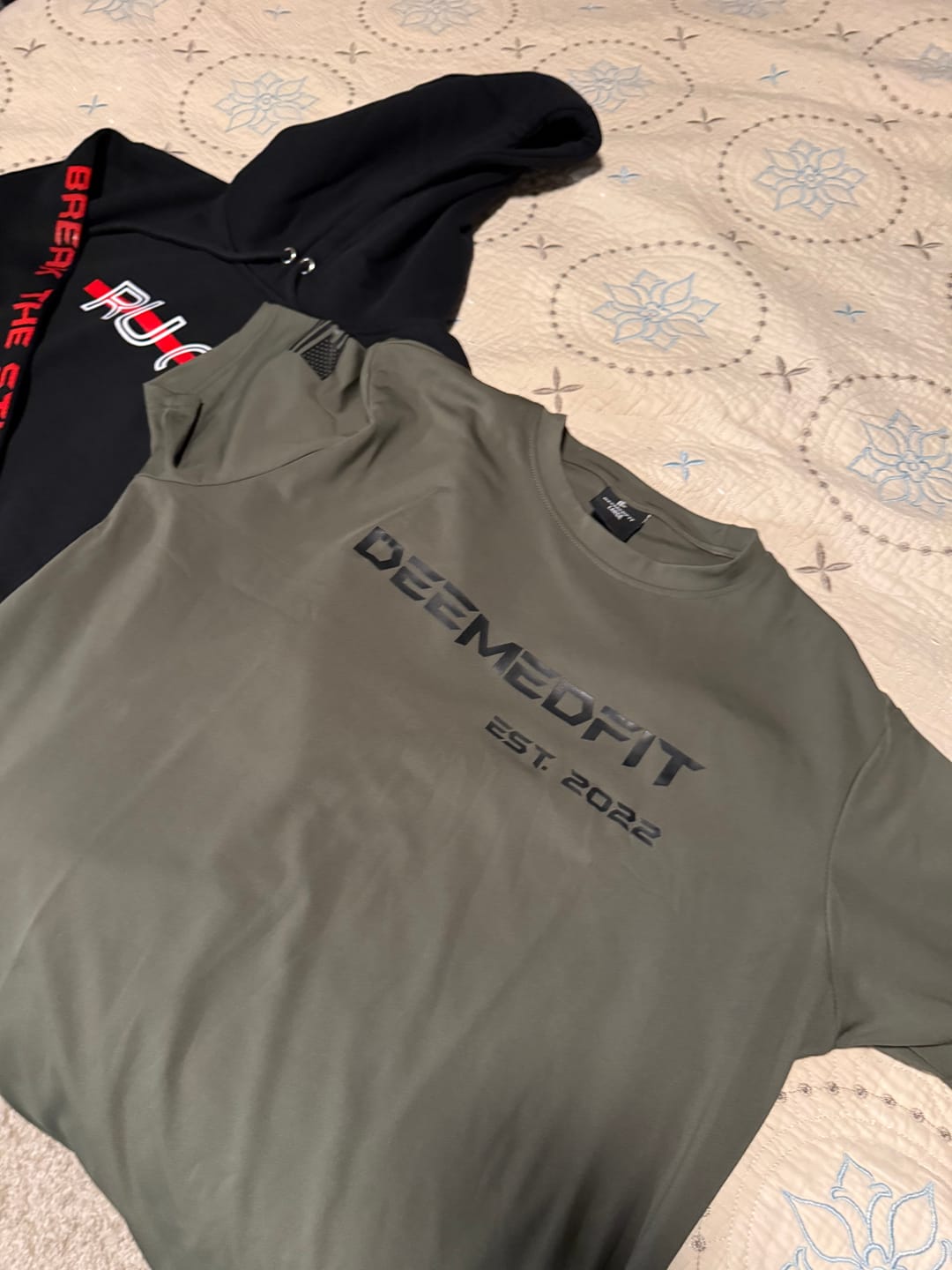 Customer photo review of Men’s Gym Tee “Compellence” -Olive