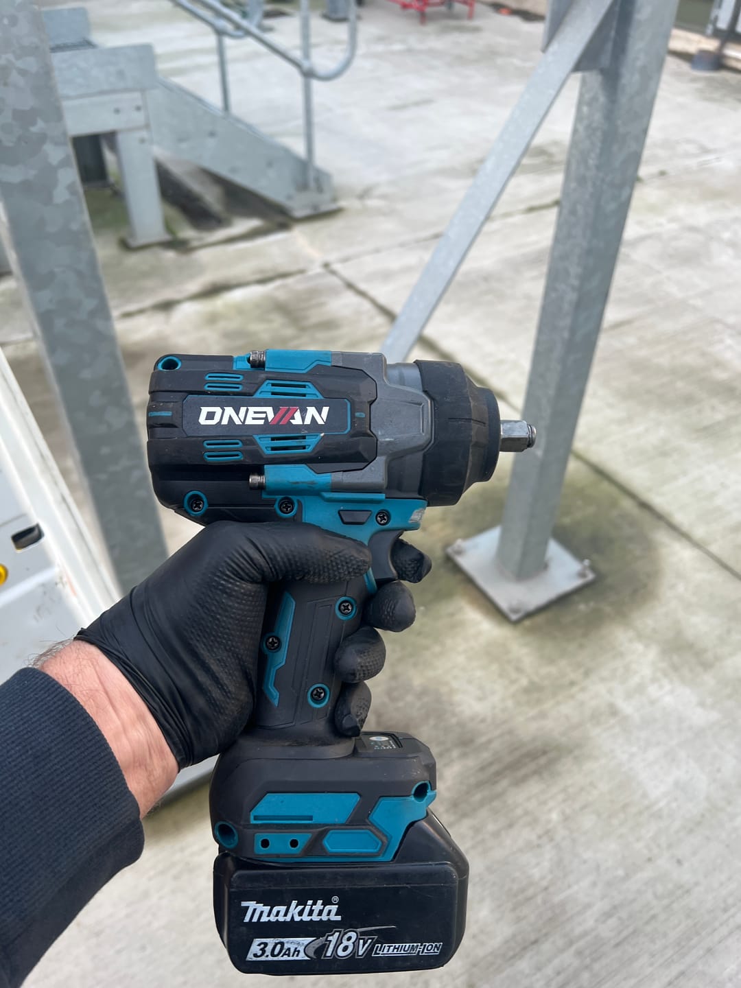 Customer photo review of ONEVAN 1/2" 2800N·m Brushless Cordless Impact Wrench | For Makita 18V Battery