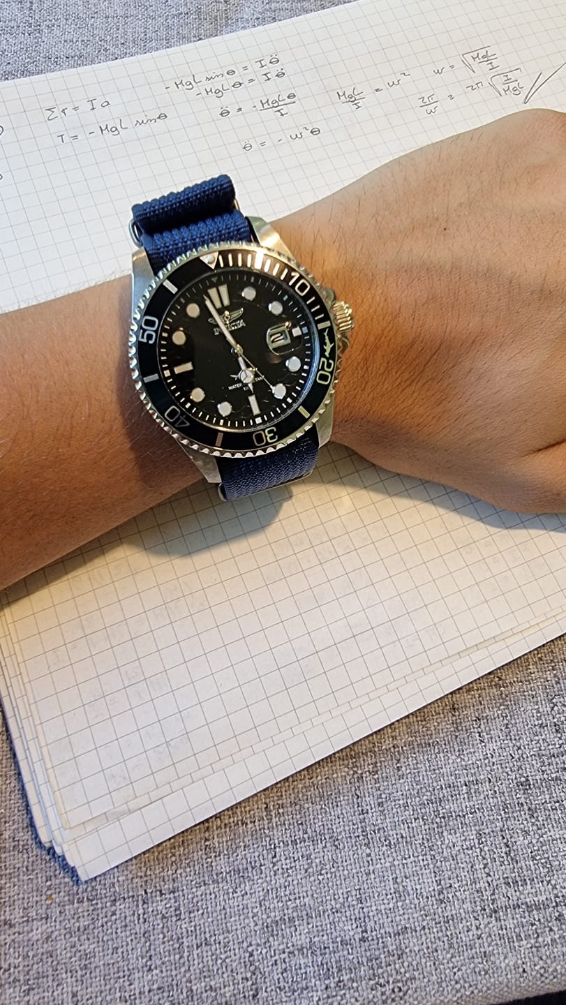 Customer photo review of Correa Nato Dando La Hora Azul