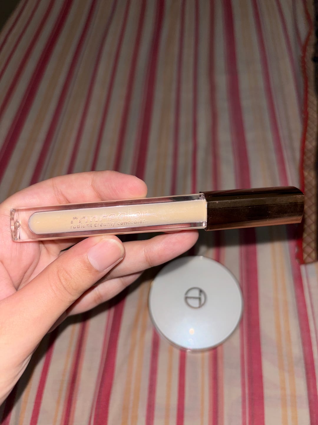 Customer photo review of O.TWO.O LIGHTWEIGHT AND SEAMLESS CONCEALER