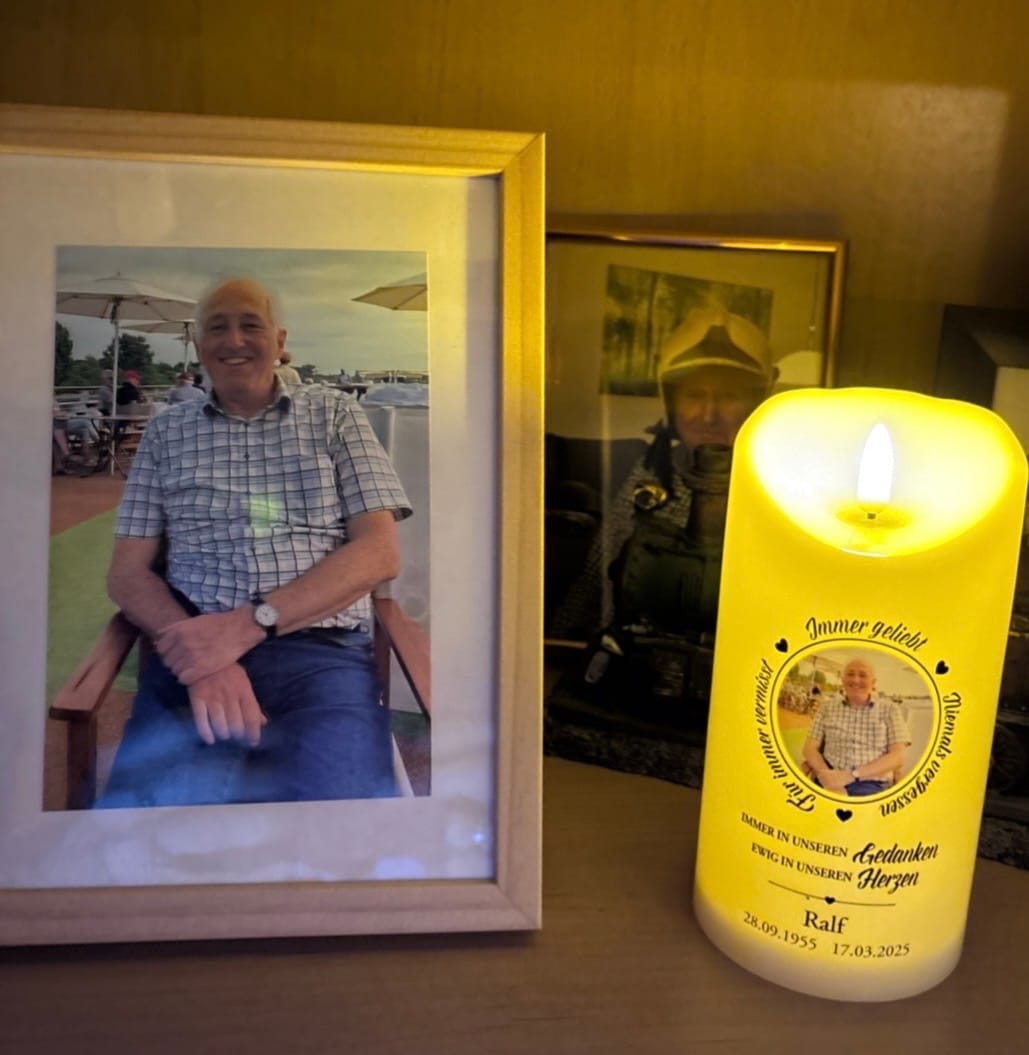 Customer photo review of Immer geliebt - LED Trauerkerze mit Foto und Datum in Erinnerung an Verstorbene