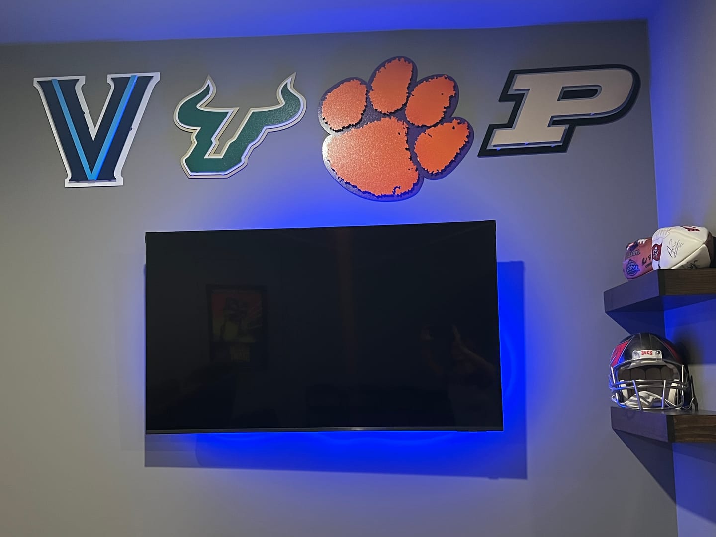 Customer photo review of Purdue Boilermakers "Motion P" 3D Vintage Metal Wall Art