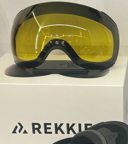 Customer photo review of Spekter™ 3.0 Magnetic Low-Light Yellow Lens for 2026 REKKIE Snow Goggles