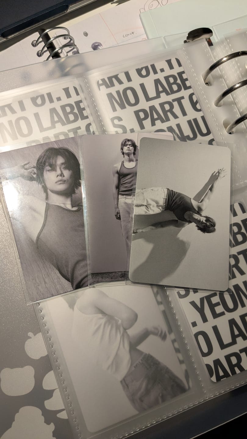 Customer photo review of PREMIUM PHOTOCARD SLEEVES - PURPLE VERSION (57x88MM)