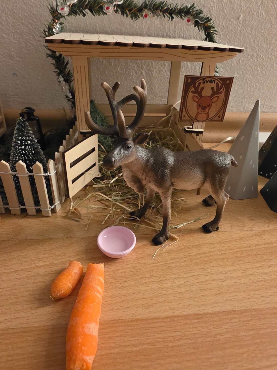 Customer photo review of Wichtel´s Bester Freund - Rentier Stall inkl. Stallstreu