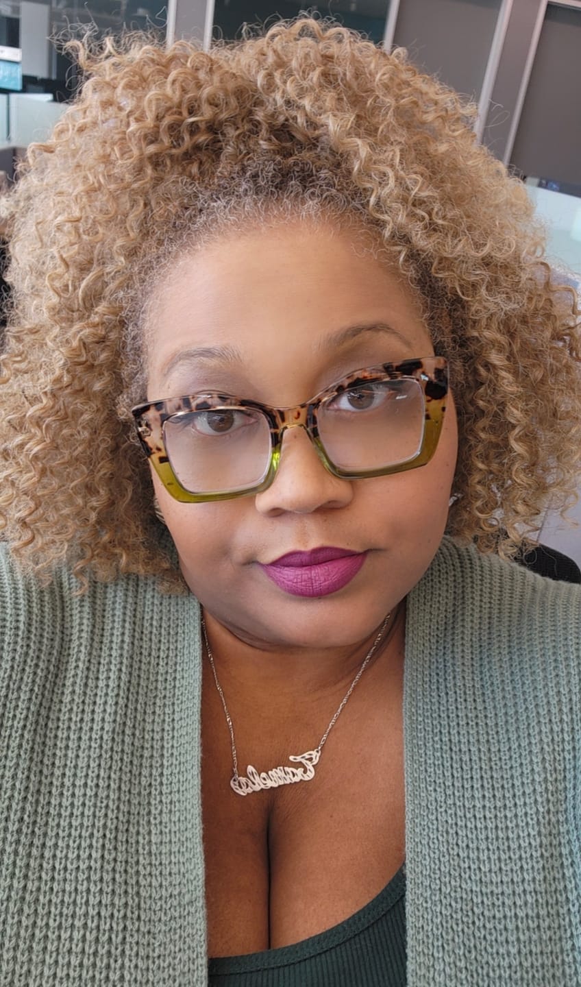 Customer photo review of Outre Melted Hairline Kinky Soft Edges Glueless HD Lace Front Wig - KINKYSOFT 3