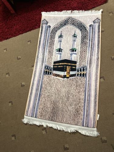 Customer photo review of Kaaba  Padded Prayer Mat