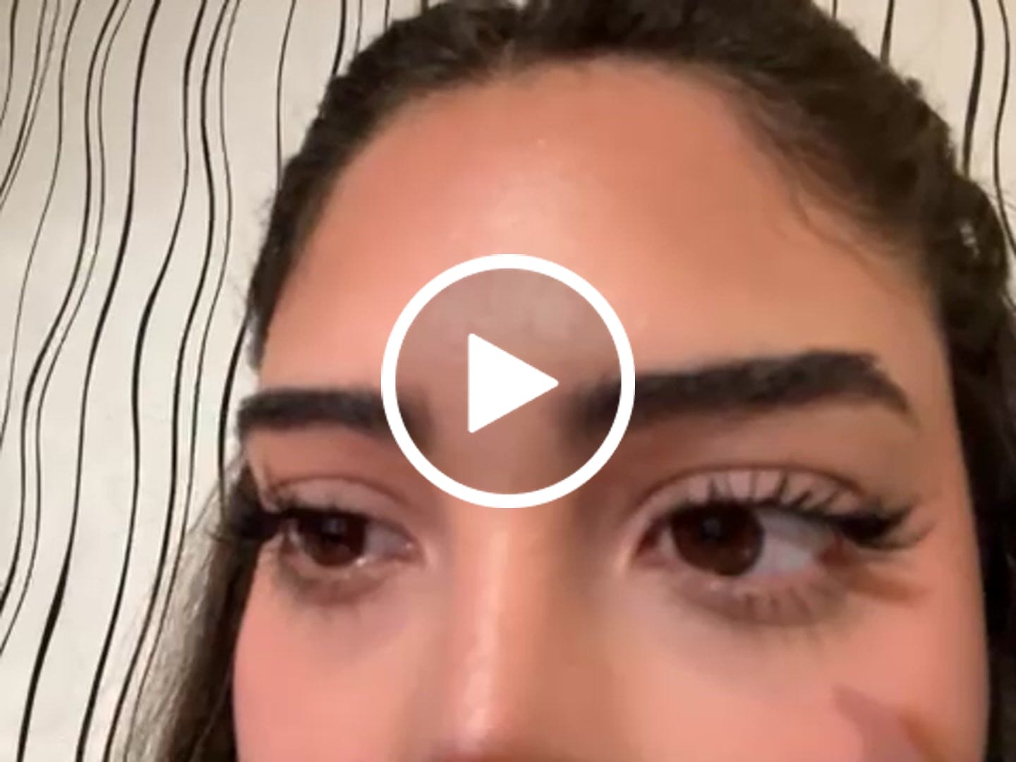 Customer video review of LASHCOCA!NE PEPActive - Wimpernserum