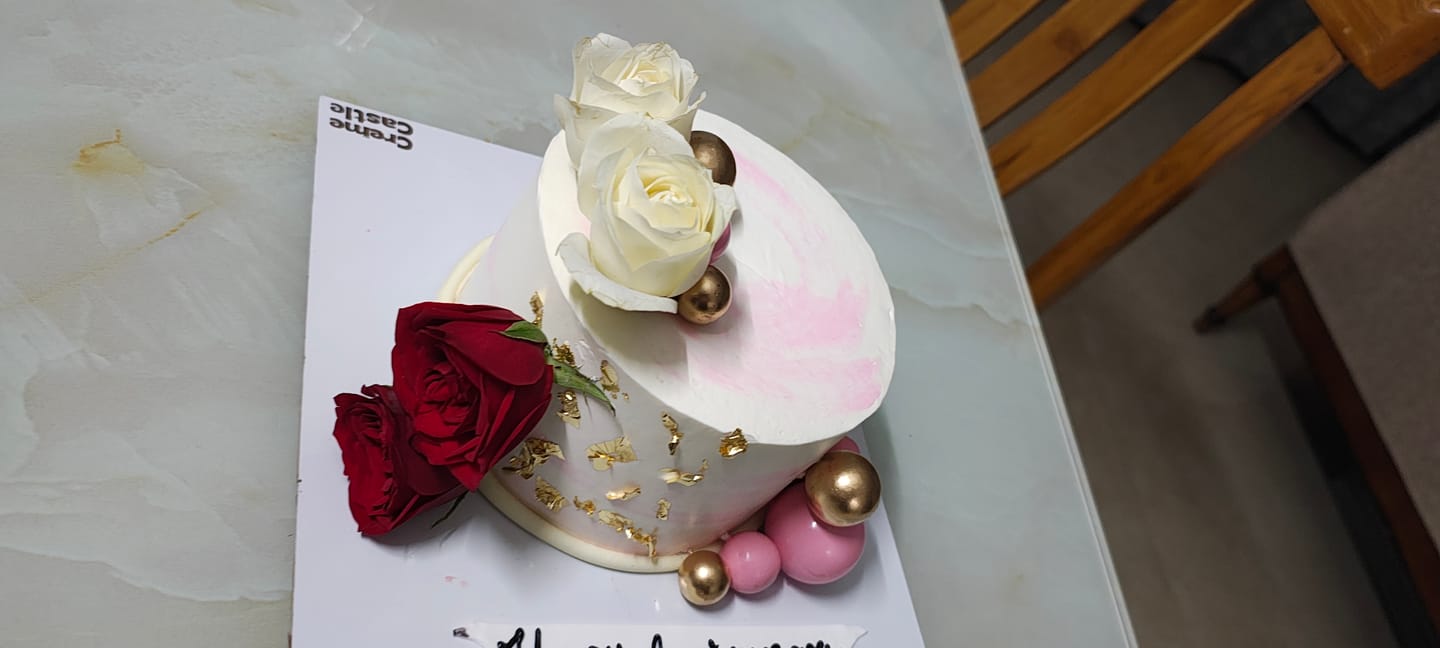 Customer photo review of Floral Gold Cake for Anniversary