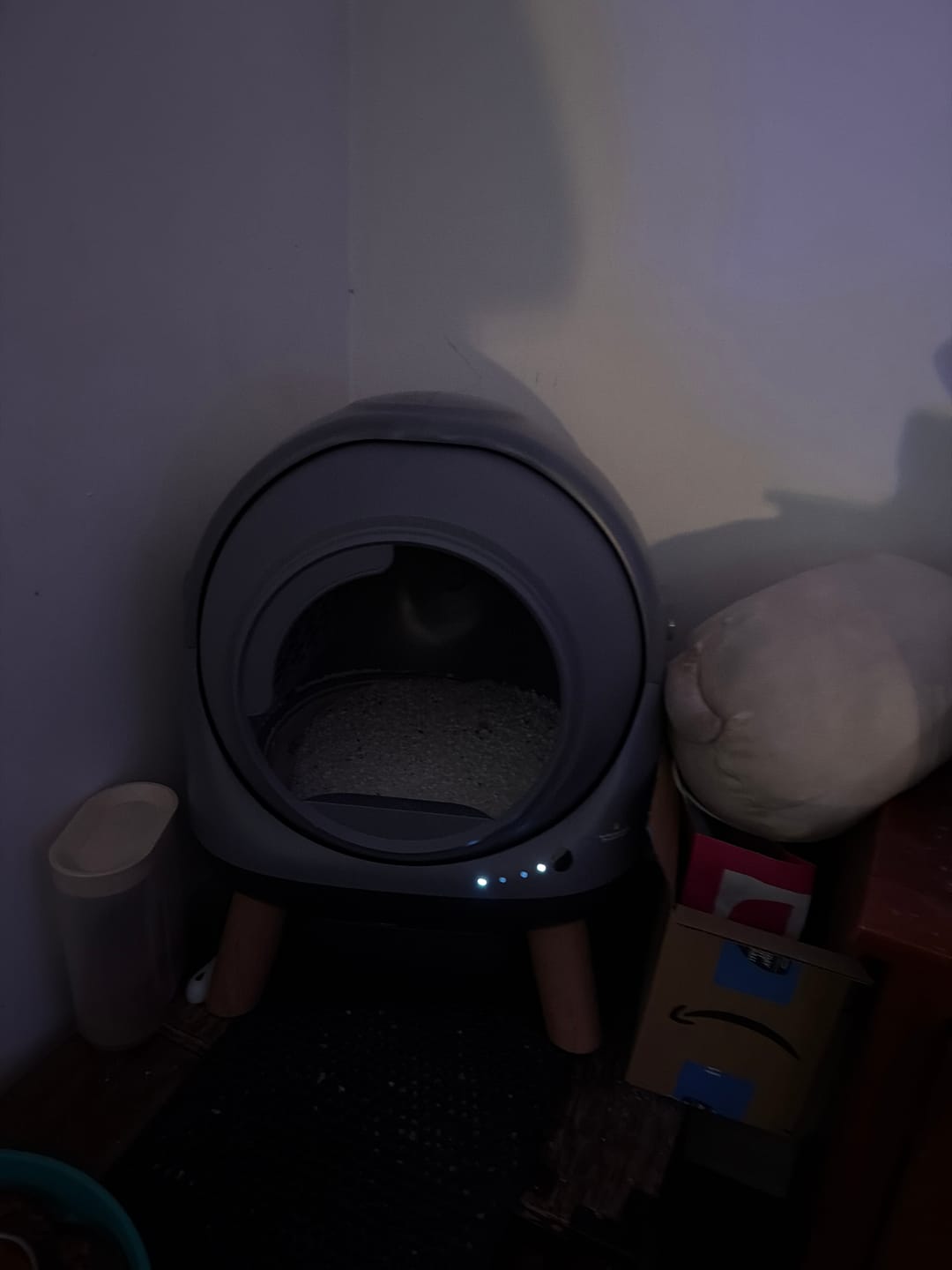 Customer photo review of [Black Friday Early Access] Orbitie with Wide Opening Self Cleaning Litter Box