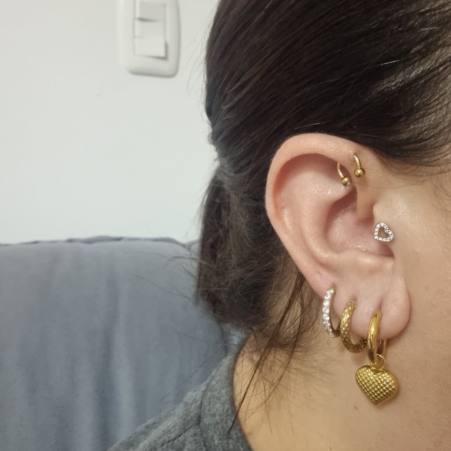 Customer photo review of Brinco de Argola Arielle Banhado em Ouro 18K