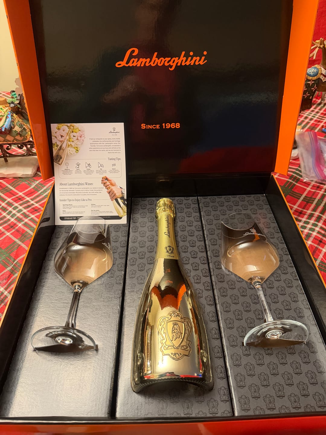 Customer photo review of Lamborghini Oro Vino Spumante with Gift Set