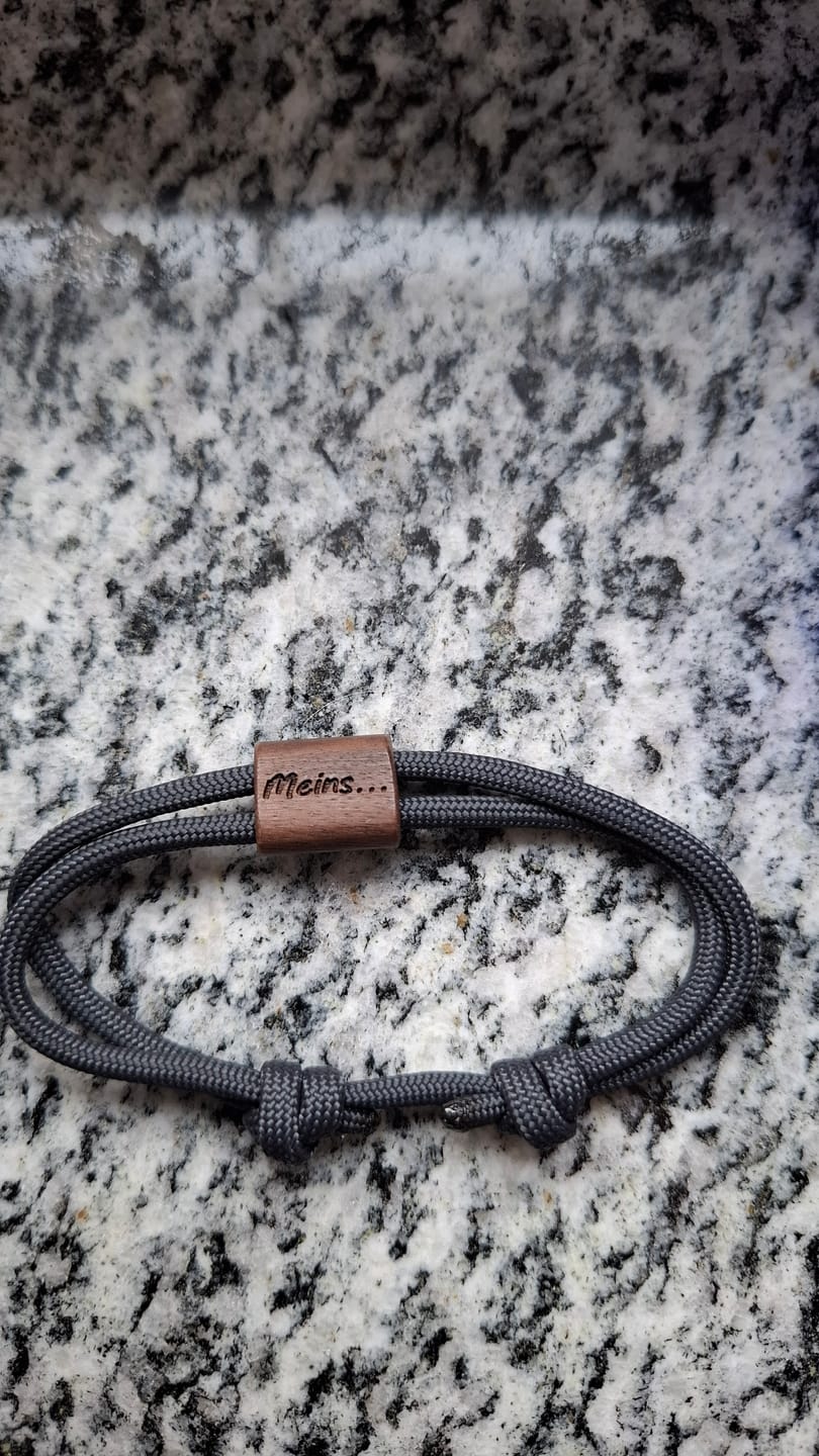 Customer photo review of Holz Armband WUNSCHGRAVUR