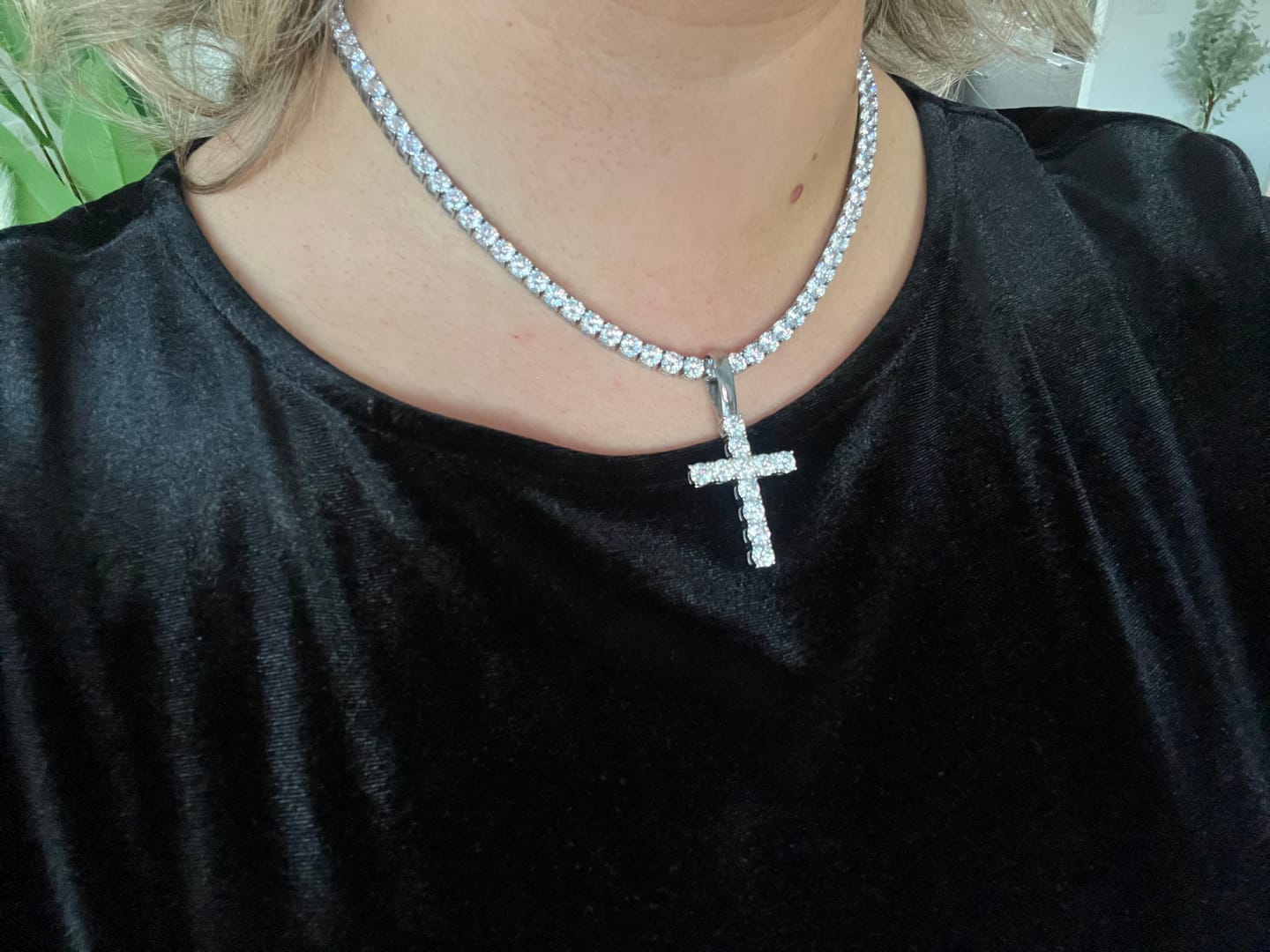 Customer photo review of MOISSANITE CROSS PIECE PENDANT.