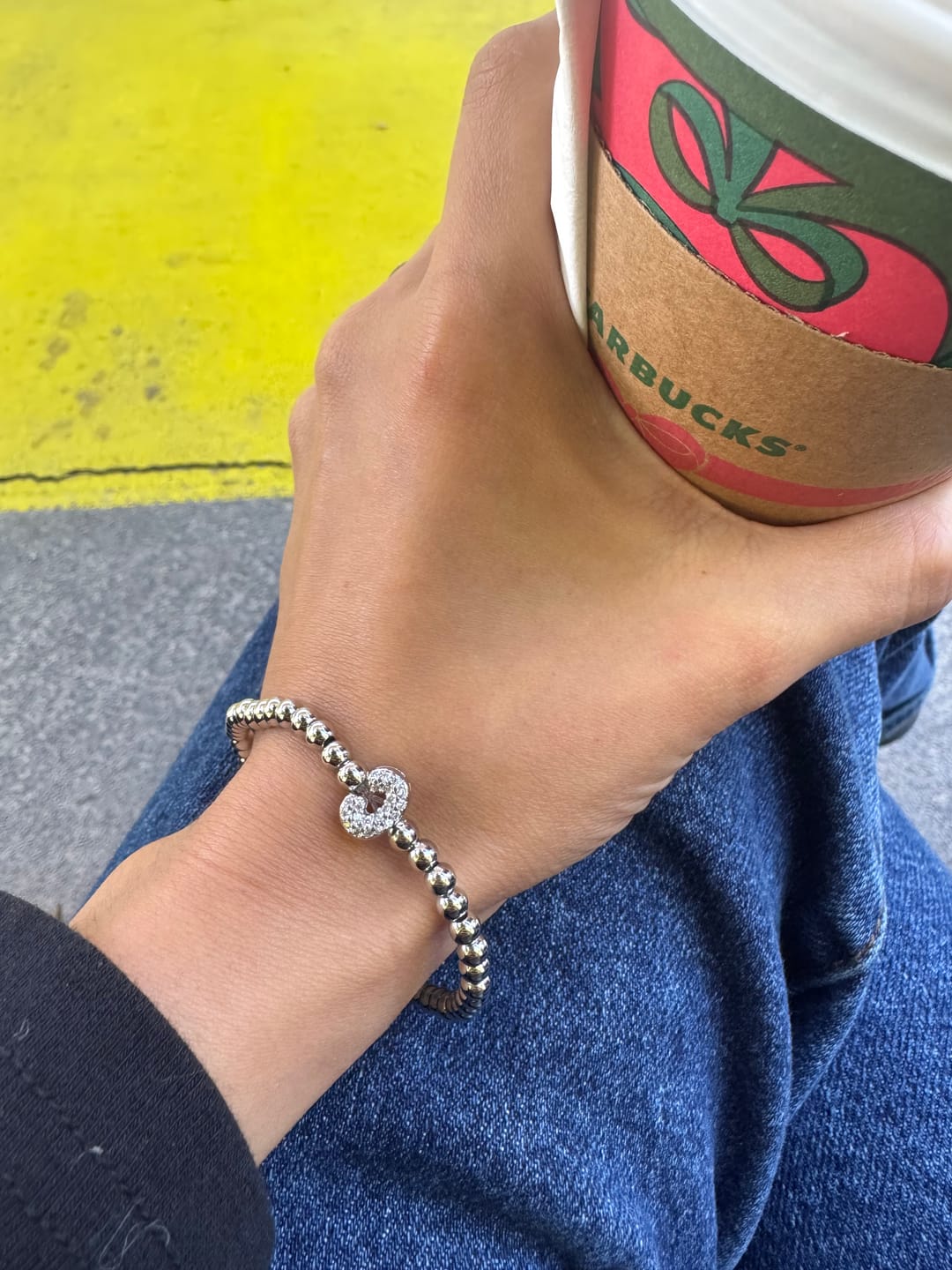 Customer photo review of Pulsera Plateada Con Inicial Mini Bubble Zirconia