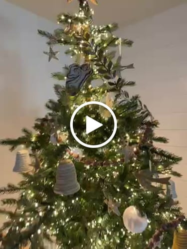 Customer video review of 5.5' Brass Laurel Garland