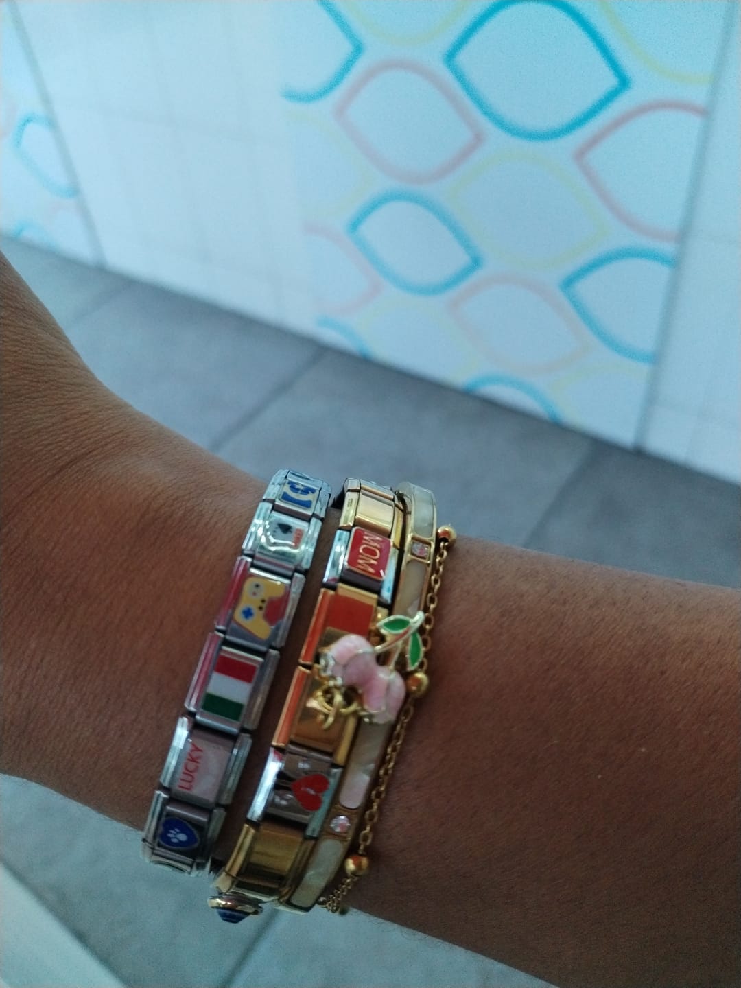 Customer photo review of Charm Be Happy / Sé feliz